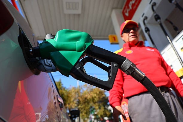 Petróleo sobe no dia, mas caminha para primeira queda semanal desde início da guerra