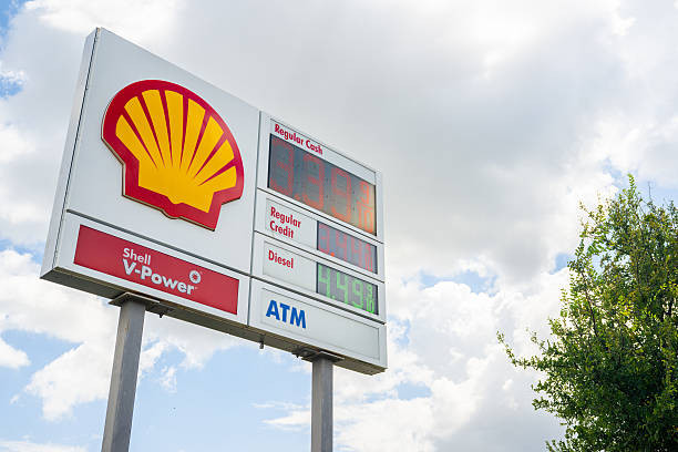 Petróleo dispara mais de 5% após Trump anunciar bloqueio naval ao Irã