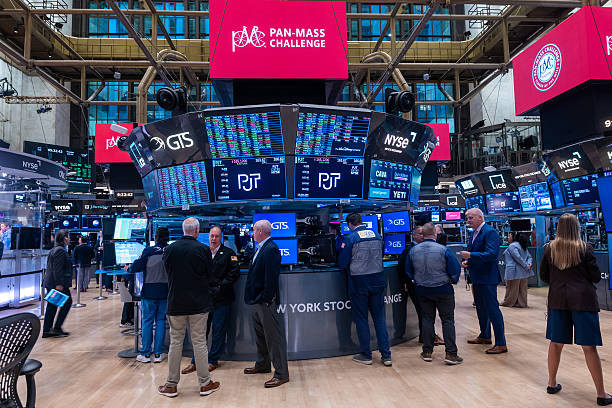 Petróleo em alta impulsiona bolsas, enquanto mercado aguarda balanços de Alphabet e Tesla