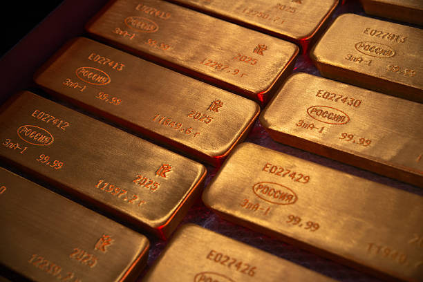 Ouro sobe com queda do petróleo antes da decisão do Fed