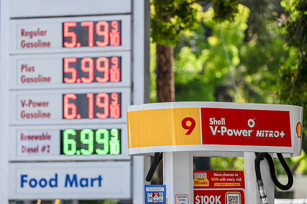 Petróleo dispara 7% com escalada no Oriente Médio e reacende temor sobre oferta global