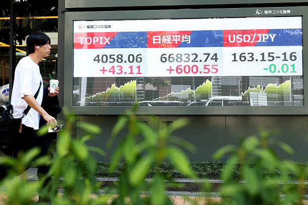Iene dispara até 3% e aumenta suspeita de intervenção do Japão