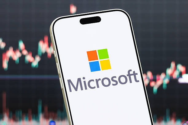 Wall Street dispara com alta da Microsoft e recuperação das ações de semicondutores